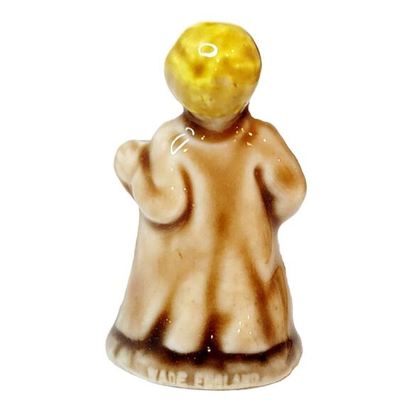 Wade Whimsie Red Rose Tea Figurine, Wee Willie Winkie, Nursery Rhyme Series - Picture 3 of 5